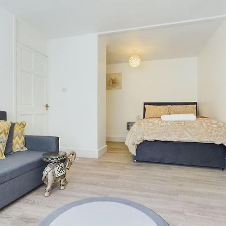 Fabulous Quiet Chelmsford Apartment - Free Parking Exterior foto